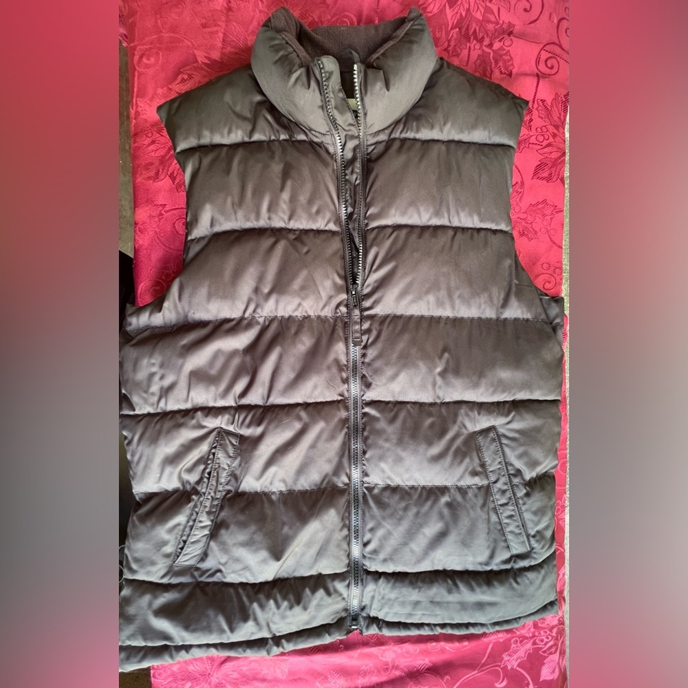 Old Navy Black puffer vest, Men’s large